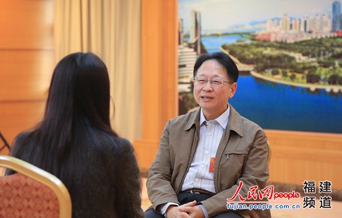 ����ר��ʡ��Э����ϯ֣��ݥ���Բ�ѧ�н���ͷŸ����ĸ����