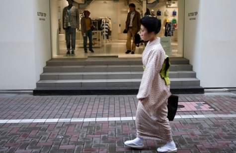 Ӣý�ư�����Ů�Ծ���ѧ������ʵ