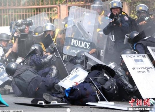 ̩���Կ�����һ���������¼��¡������籨��24�ձ�����̩���������׶����ȵķ�����ʾ��Ӫ�ؽ�������ǹ������ը�����������4��������60�������ˡ�֧�������ġ�������������Ҫ�ͷ�����ʾ���������������桱��˫�������Կ��ľ���һ��������