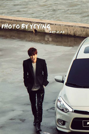 �������Ϻ���̲�Ĺ����գ����������丰�Ϻ���̲�����档���㵱���Ϻ��൱���䣬�����䲻�����ظ�������ֻΪ�ھ�ͷ�б����������൱��ҵ�������˵�ʱ�������㽶����������һ�Թ�����Ա���ҵ��������Ͻӹ���ʣ���㽶Ƥ�������������峿ʱ�����㣬�������в��ٷ�˿פ�������ֻΪ�˼���һ�档��Ϣʱ�������˿����΢Ц����������һ�������С�