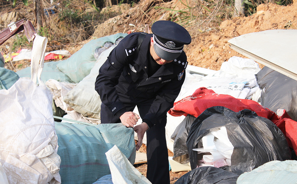     ������Ľ��������в��ٷϾ���Ʒ����վ����ΰ��˵����Щ�����Ʒ���յ��ϰ�������Ҳ�����ף���Ҳ����Υ���չ����ҽ�����Ʒ����ǰ�������͵�����±�ץ�ġ�����˵��ʱ��������תת���ȿ����������˽����ѣ�Ҳ�������Ǳ𴥷����ɷ��档