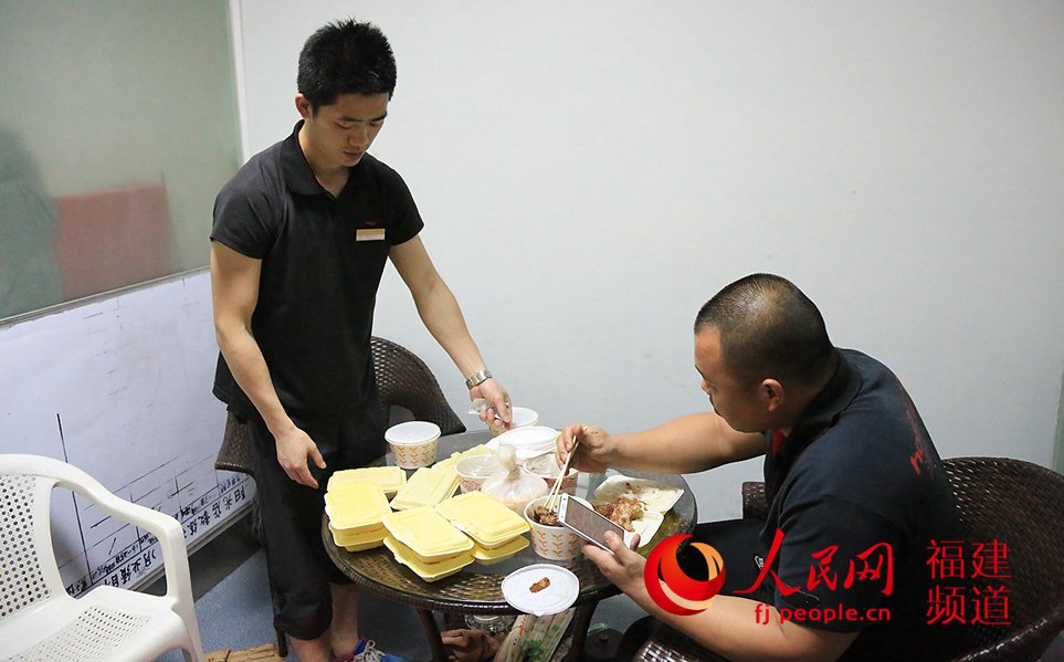 ��Ϊ�γ̰��źܽ�������ϲ������ͬ��ֻ�ܸ��ݵ���γ̰��ŵĿյ��Է�