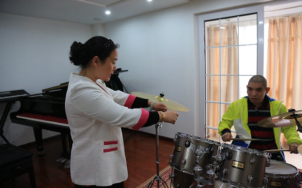 ��Ȼ���ӻ����Ա�֢�����ó��Ż��е��Ժ����Ƕ��Ӷ������ֺ��������������������ƿ���������ÿ���ڼң����˳Է�˯�������Ż�����������ܲ����ϰ������