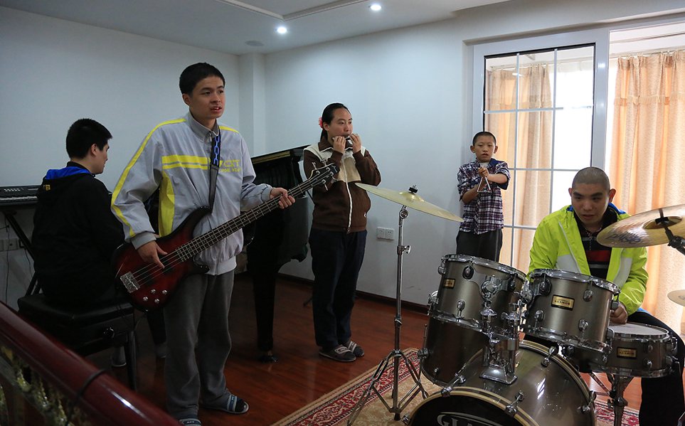 ��Ϊ�й�ͬ�������ֵ���Ȥ����λĸ�װ����ǻ����Ա�֢�ĺ��Ӿ���һ�������������࣬ϣ����һ������������ǰ���ݡ�