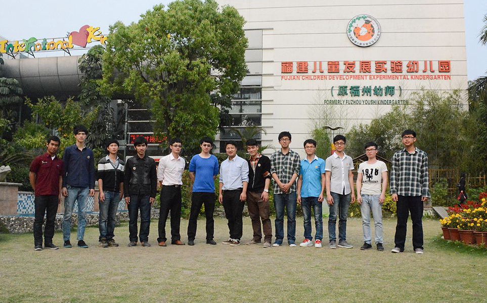 ��2011��5�´�ҵ���񣬸�����ͯ��չ�׶�԰������ʦ�ӳ���ʱ���������ӵ���ʮ���ˡ�����������黹�ڲ��ϵ�׳��