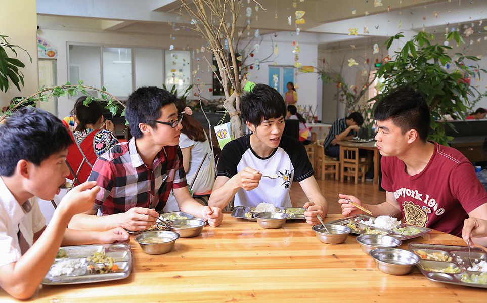 ����ڷ������໥������Ц��������������ͬ��������������޶���