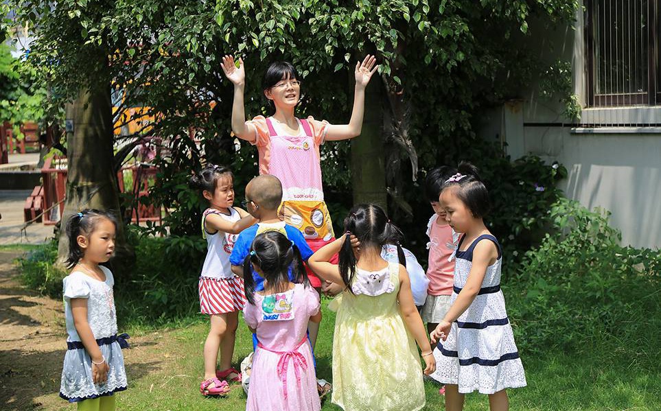 ԰��ʩ����˵���׶�ʱ�ڵĺ���ѧϰģ������ǿ�������ʱ����Ů��ʦ�Ӵ�����Ϊ��ֹ�����ױ�ͬ��