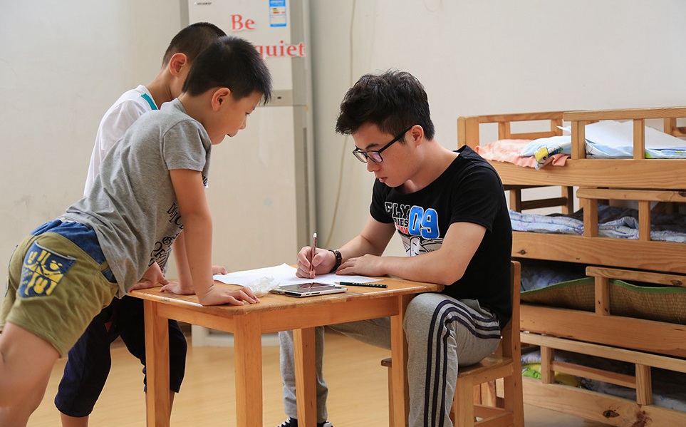 ������ʦ���߼�˼ά���Լ�ǿ�����ӹ���Ľ�ѧ��񣬶��ں��ӵĳɳ�����