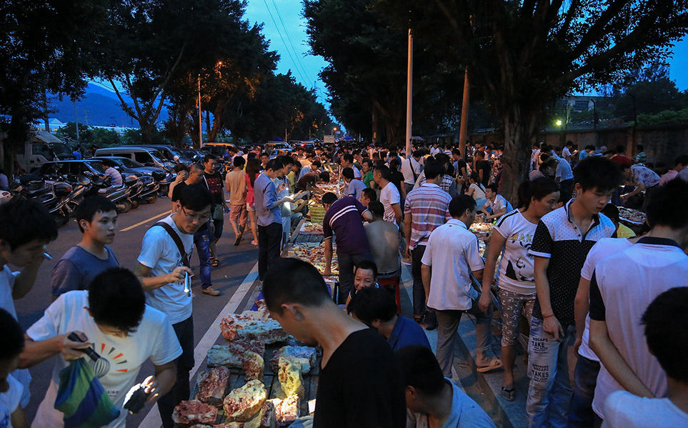 ÿ�������ϣ��������ִ帽������·�Զ���ۼ�����ʯũ�����ﷷ����ɽʯ���׳ơ����С����ⲻ����������ɽʯ�����ߣ�רҵ�ĵ��ʦҲ�������ﹺ��ԭʯ��