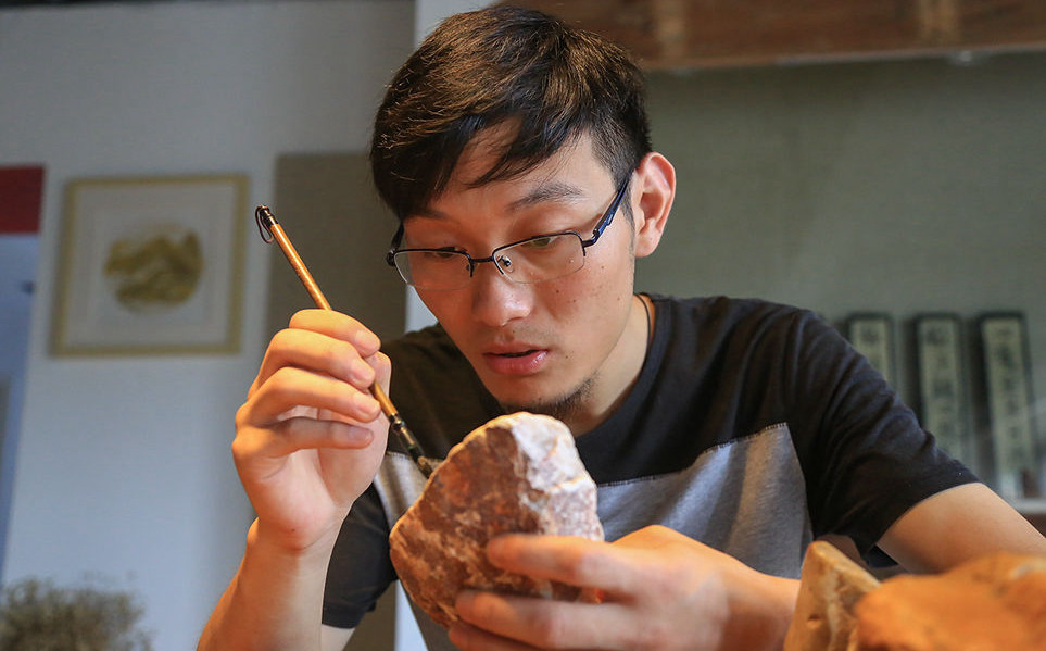 ����ԭʯ�����������ɫ������Ʋ�ͬ�����ͣ�������ɽʯ��̵ĵ�һ��������ʯ��