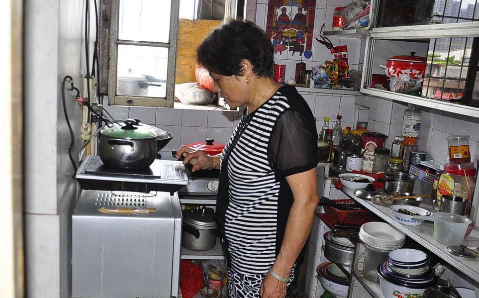 ���̽���72�ˣ���Ȼ��Ϊ��͵�Ե�ʣ���Щ�ϻ��ۣ����¯�ϵİ�ť������̫���ˣ���ƾ�Ŷ԰���λ�úʹ�С��ӡ�����̻���Ϊ�ɰ�����Ů��һ��ɿڵ����档С��˵����������������һ�ֶ��ص�ζ�����ŵ������͸о����̻��ڣ��һ��ڡ�