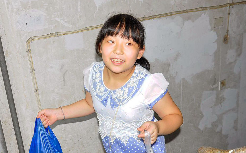 ���������ȽŲ��㣬���δ�֮�����������ҪС�������ػ��ýŲ�������������ˣ�С���и���ʱ������̡����ȡ��ˣ����ٽ��г���˵�������Ȼ�䵽��������µ�Ů�����ϡ���Ȼ7¥�ĸ߶ȣ����ȵ�������С����Щ�������꣬����Ц��˵�������ǰ�ʾ�Լ���ֻҪ�ټ��һ�����Ҿͳɹ��ˡ�