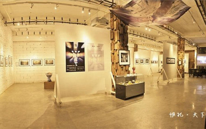 2011�꣬��������������λ��Ӱ�˾ٰ���һ�����Ӱ��չ����Ȼ�Ǵ�չ������Ʒ���࣬��ȴ�Ǹ����׽������Ӱչ������Ҳ�ر�ã�����һЩ�����صش���ظϻظ������͡�