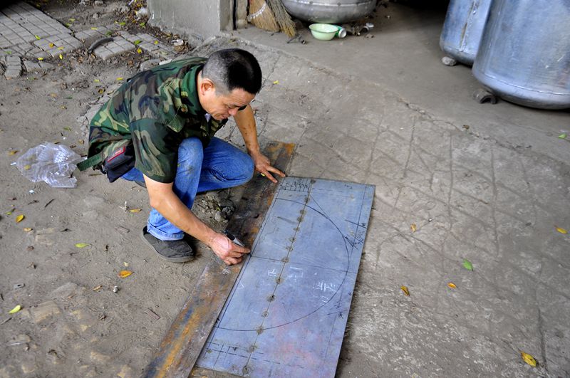      ������ˣ�ӥ������������ϻ����ˣ���ŷ����������������ģ����ܷ���ֻ�����Լ�������������ʱ������������һ���⼣�߰ߵ����飬��ͼ�η������Ӳ������ϣ���˵��Щ�����ܣ�������Щ���ܵ��к����˸ߵ�һ����ֽ��