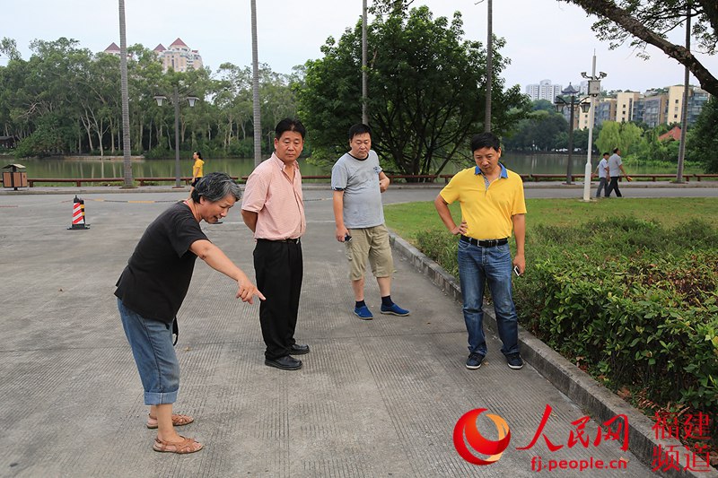 �����Լ��װ��ģ��Ű���Ҳ������������桱������Χ����ιè��������ÿ������԰Ҳ��������һ��è����������¡�