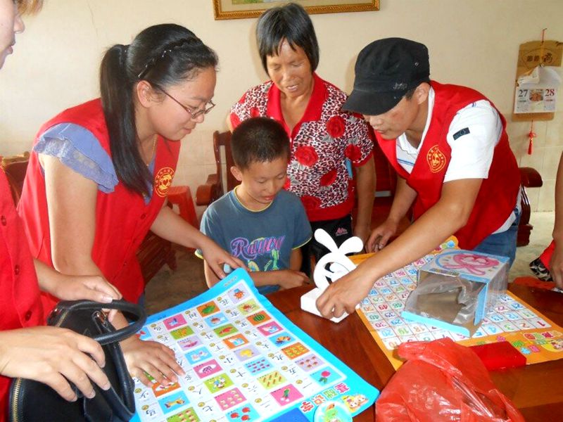 ������һ�𵽼�ʮ�����®����С���ҽ���ʶ������Υ�˵�ͯ�滶Ц����ǰ�ص�������