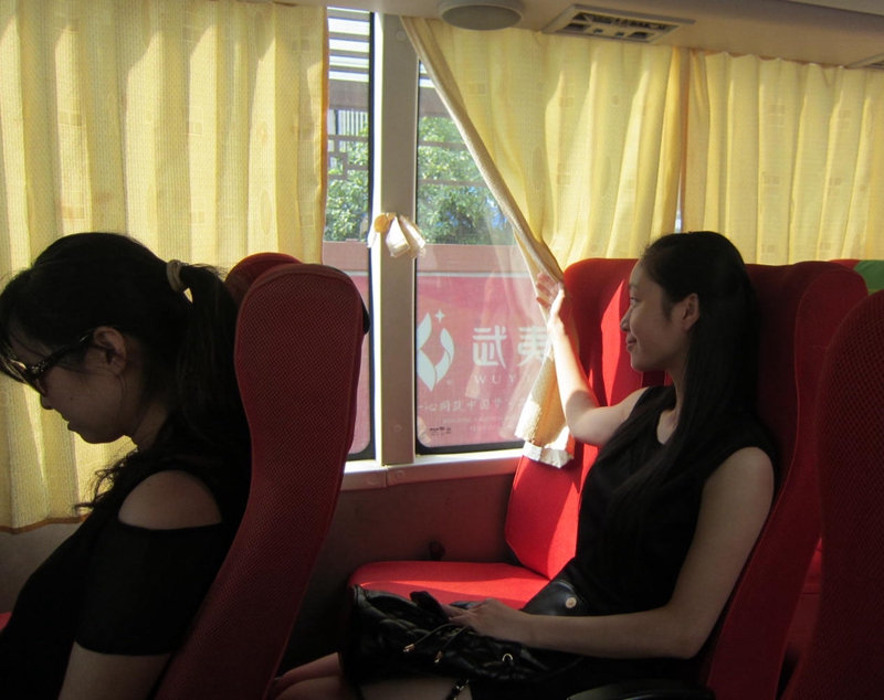 ÿ��7ʱ30�֣�����ӭ�ų��⣬��ʼһ����ݳ�������Ȼ�������������գ����������Ա������������ϰ��������æµ�����Ҳ�������û�����������ź�����������������̨����������ʱ���������ܵ����Ǳ��ݱ����������ǵĿ��֡���