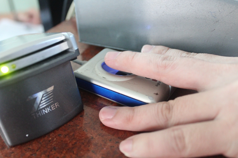 ����ͨ�ϰ���һ��������˾��������ҲҪ����ָ�ƴ򿨡�Ȼ�������ﲻͬ���ǣ����������������ȴ�������������ǰ�ļ�