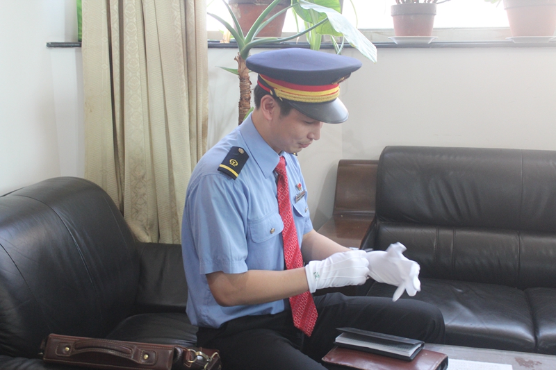 ���ڽӰ���Ǵ������������ű��ļӰ��г������������ִ�������վ����������ٻ����ˡ�װ��������������߼��ߣ�ÿ���г�˾����������55�ֵ������ұ�����