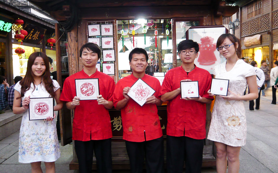 1.�̽�����ѧ��ҵһ��������������ۣ���������Ա�������ջ���ѡ��������ļ�ֽ