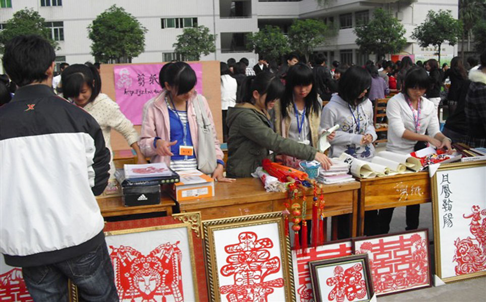 2.��ѧ�ڼ䣬�̽������޵��д����˼�ֽ���ţ�����������һ����ͬѧ��ϲ���������ͳ����