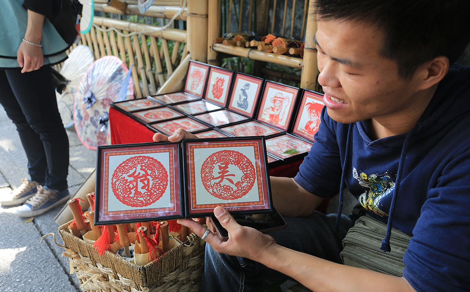 5.�̽���˵�Լ���ϲ��ī�سɹ棬�������Ŵ�ͳ���գ�����������һЩ��Ԫ��