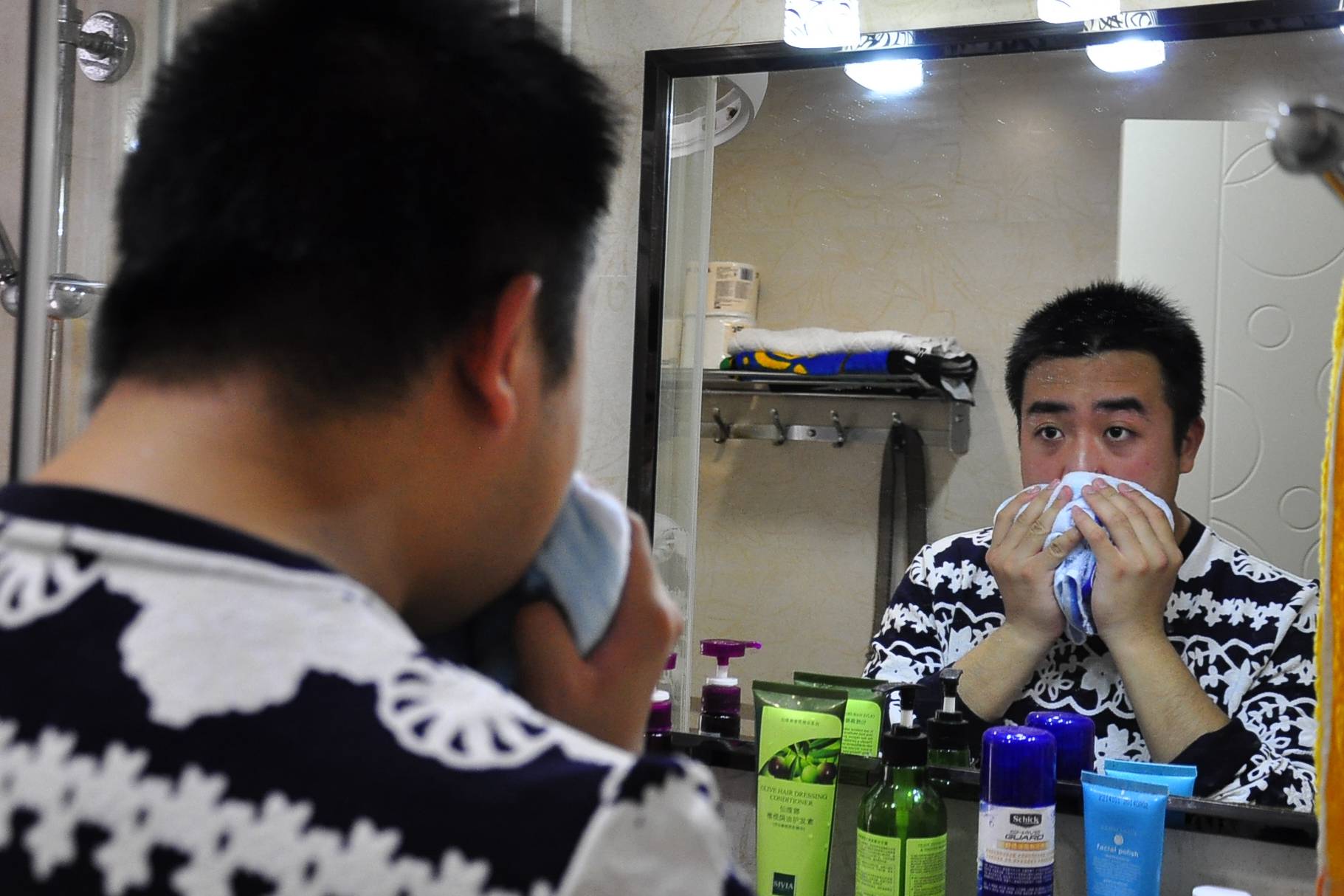 �̳�������Ⱥ��·־Ը�߶������һԱ����Ϊ��ס�ý�Զ��Ϊ�˲�����־Ը�߹�����С��ÿ���峿5��������ů�͵ı��ѣ��������ٶ�ϴ����ϡ�