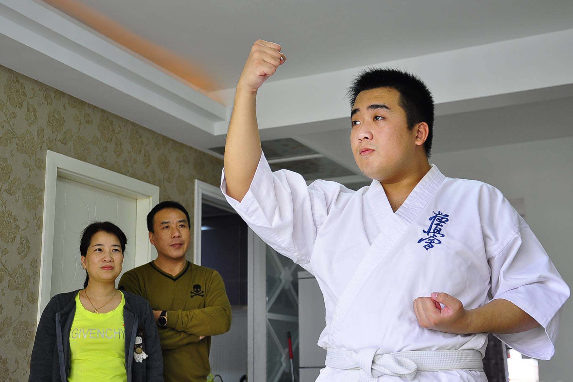 �����Ǵ�ѧרҵ���������ڵ�־Ը�߹���������С���Լ�ѡ��ġ�С������˵������С���Ǹ������������ĺ��ӡ�������һ���꣬�������Լ��˳�����ƽѧϰ��ȭ����ֻҪ������׼���£���һ���������Է�������