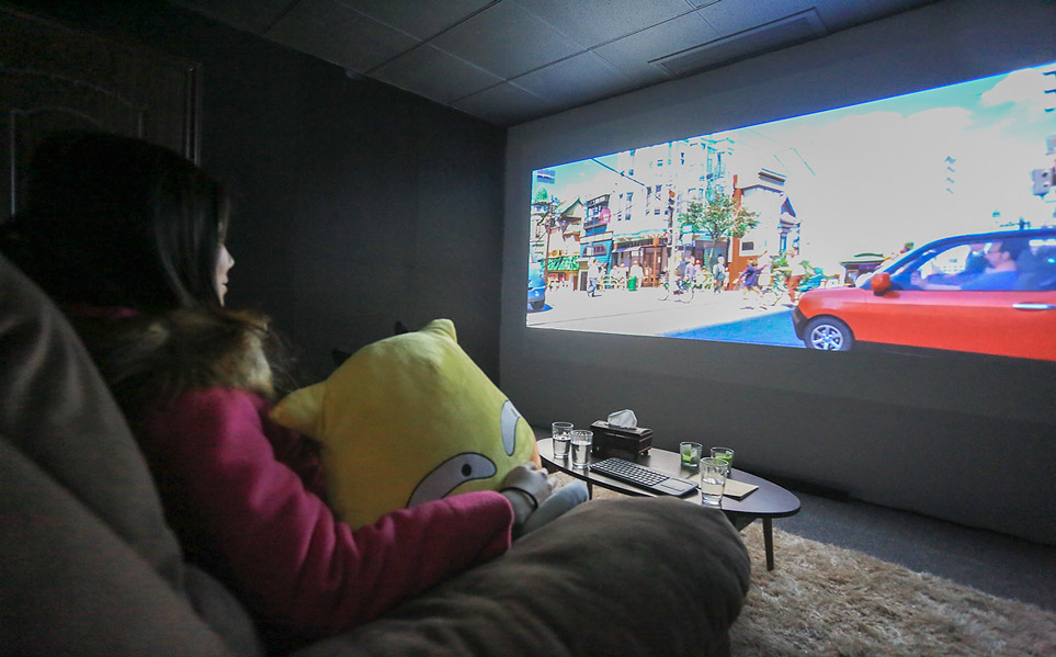 ��Ӱ��ÿ�����䶼�����˿���ͶӰ�����ʵ�ɳ������