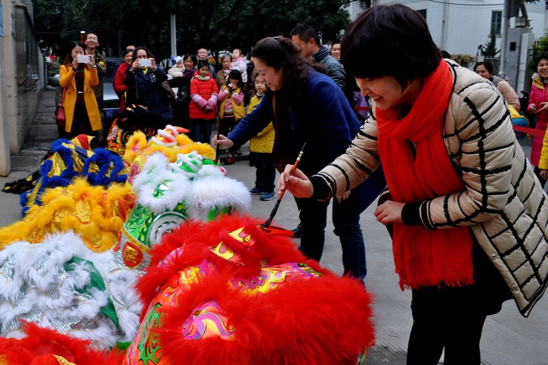 ��������ЭίԱ��������Ǯ��Сѧ������УУ����ҳ�Ϊʨ�ӡ��㾦��