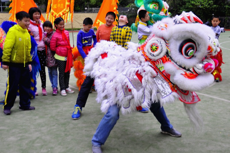 ʨ�Ӱ�̬֮��������