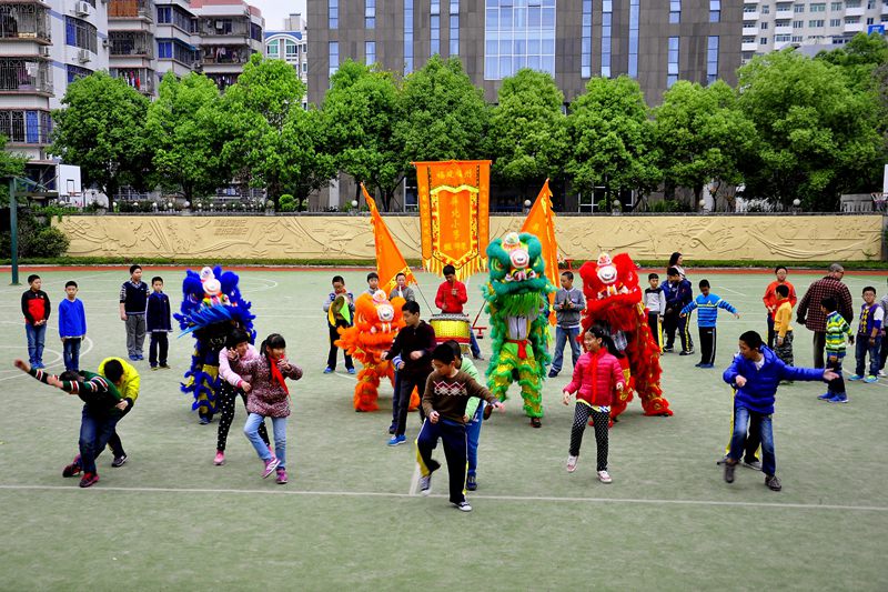 ��ʨ�γ�Ȥζ������