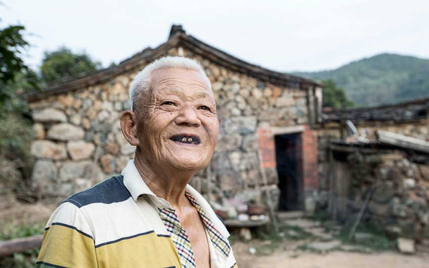 ���Ϻ������Ͽ�ʼ����Ц�ݡ�