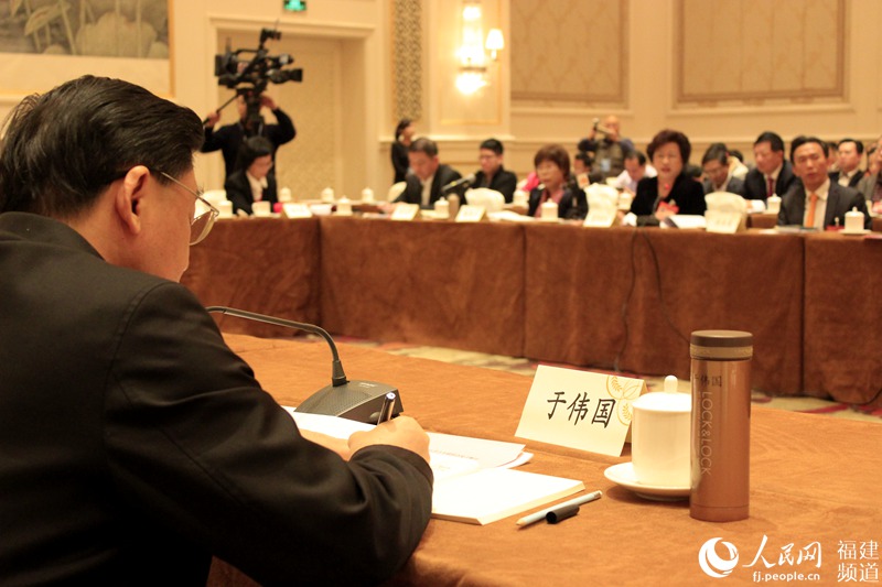 �N���o���ɡA�󰶰�J�Ӷ�ť�A�{�u�O���C�⦫�a��