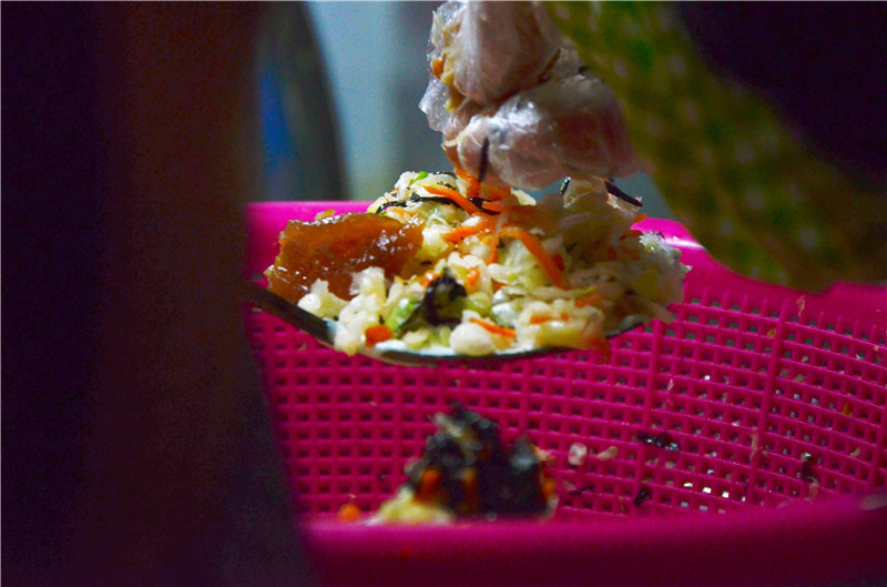 ����ʱ�ڣ���ë���ڼ����С�Խ��ϴ���������֪��������Ļ�����ʽ����ȴ�޷�����Щ�˿���һ��������ġ������Լ����꣬���Լ�Ҳ�ڳԣ���һ�ųԻ����ĶԴ�ʳ����������ɾ��Ĳ��ϣ��Լ��Եķ��ģ�Ҳ�Ե������ġ��������� ��