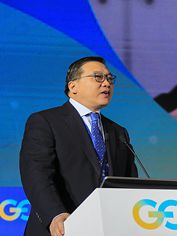 興業銀行行長 陶以平