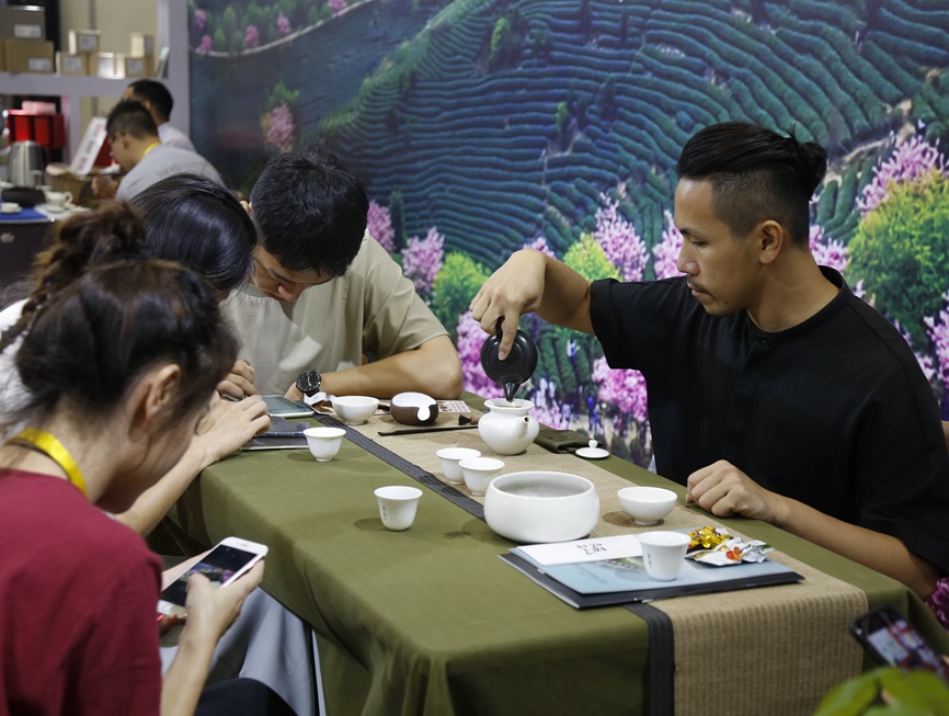 不少茶企參展，讓展館彌漫著茶香。詹托榮攝