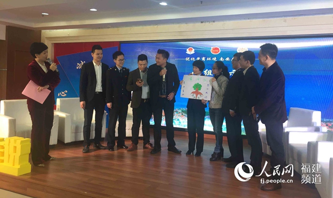 泉州南安:落实减税降费 为青年创业送福利