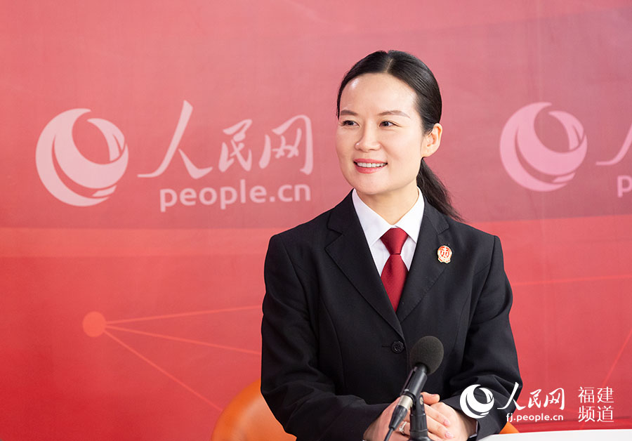 闽侯县人民法院党组书记、院长朱玲接受人民网专访 焦艳摄