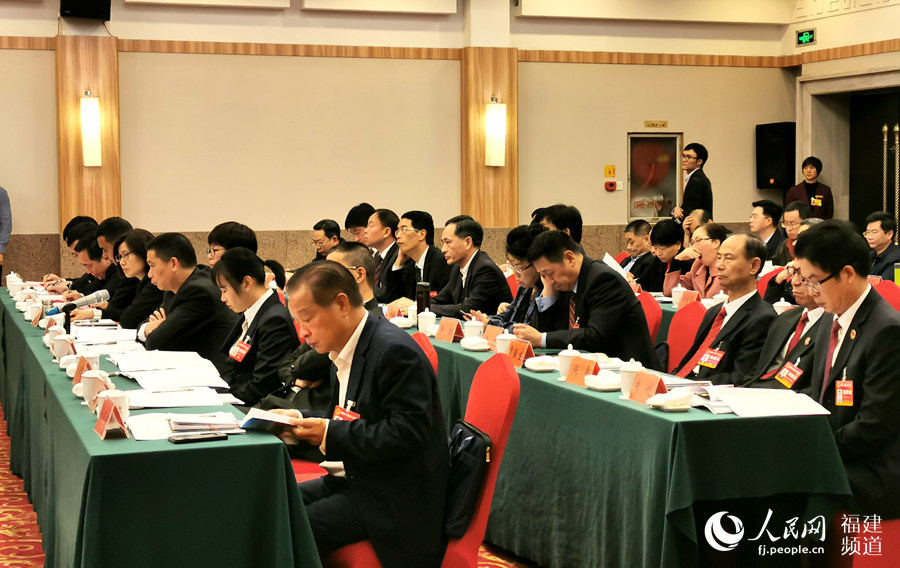 代表們在認真參會。林曉麗攝