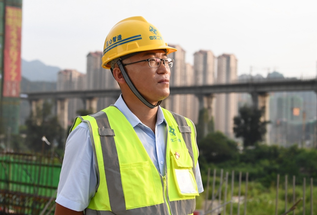 中交二航局三公司龍岩東環A1標項目經理崔術明 胡文攝