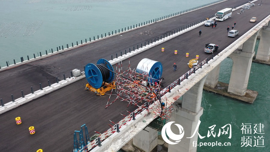 我國首座跨海峽公鐵兩用大橋平潭公鐵大橋進入橋纜施工高峰期。