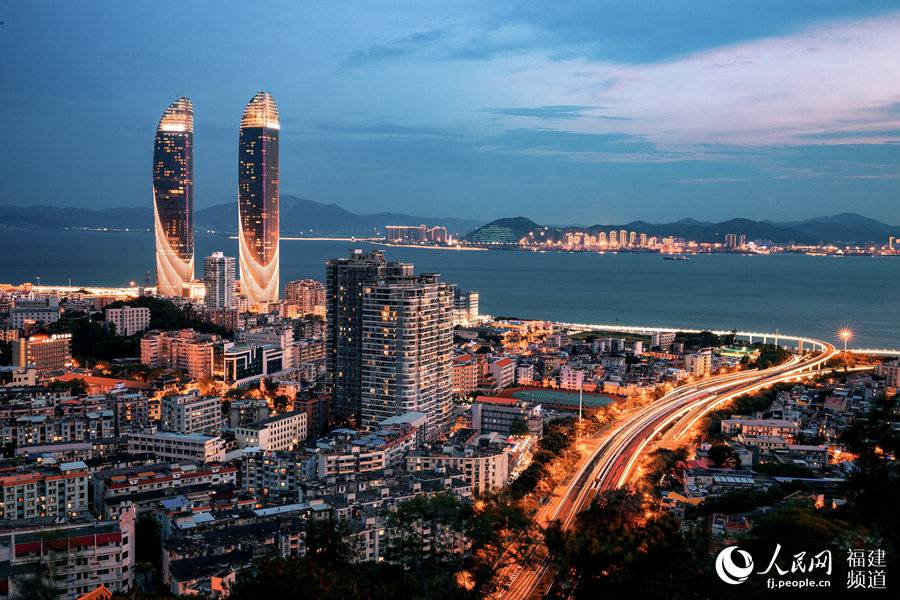 傍晚時分的廈門雙子星。林旭東攝