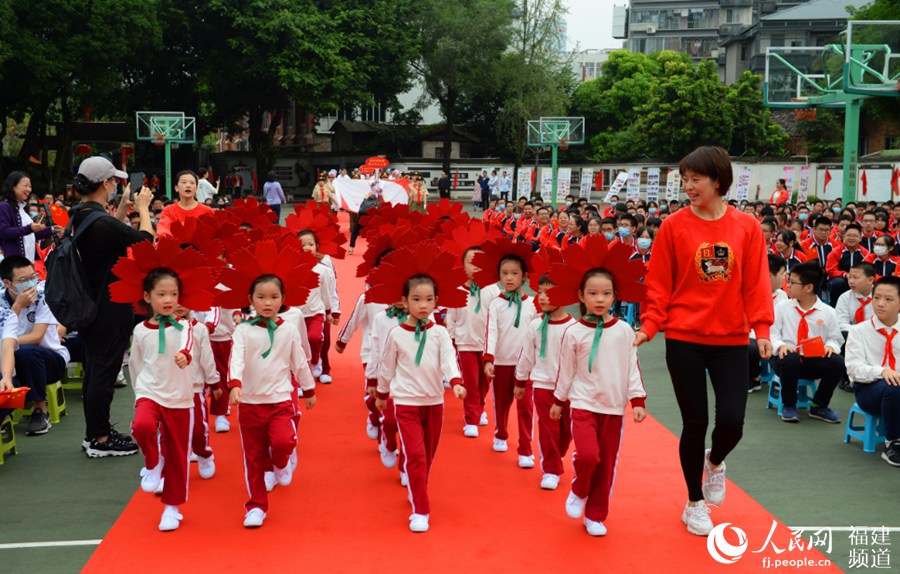 福州市蓓蕾幼兒園師生入場 福州格致中學供圖