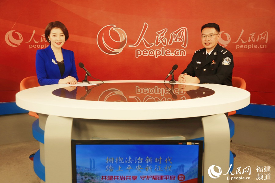 廈門市公安局指揮情報中心主任杜昌營接受人民網記者專訪。人民網 葉青卿攝