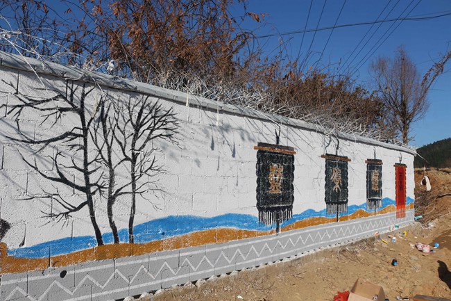 武夷山市星村鎮黎前畬族村牆繪。武夷學院供圖