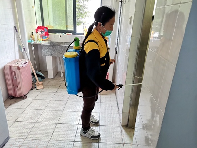 為學生宿舍消毒。閩南理工學院供圖