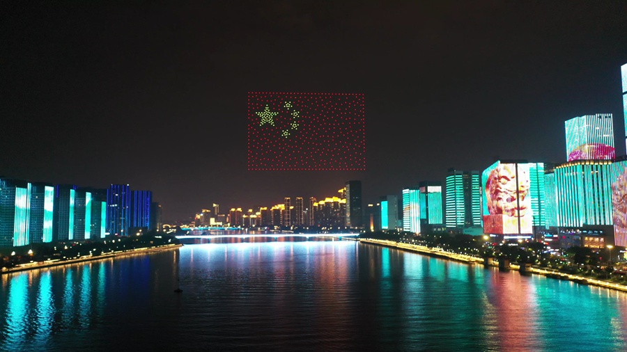 1500架無人機集結福州上空秀了一場特殊表演。福州文投集團供圖