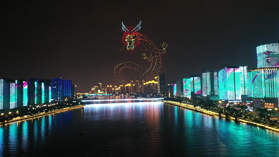 1500架無人機集結福州上空秀了一場特殊表演。福州文投集團供圖