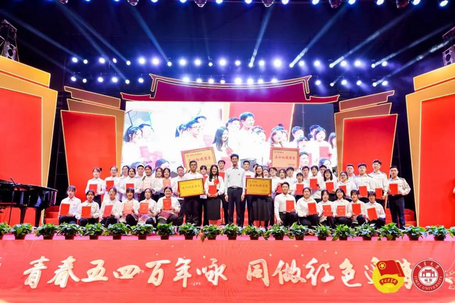 活動還對集美大學“兩紅兩優”獲得者進行表彰。集美大學供圖